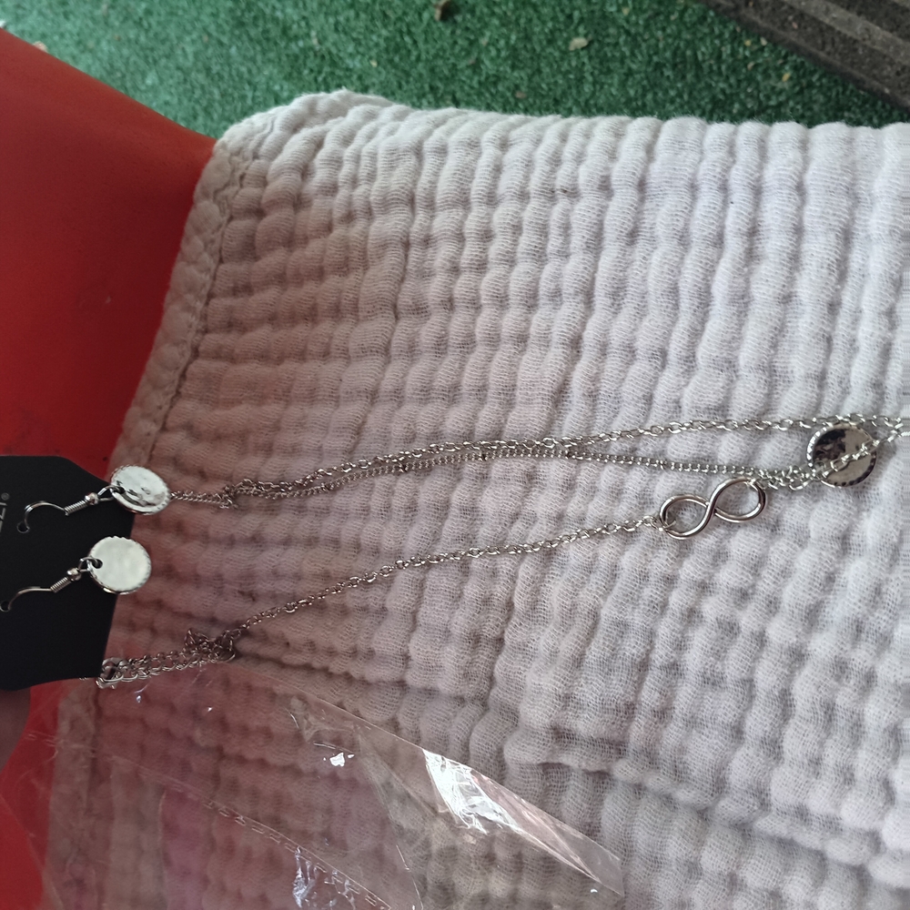 Elegant Silver Necklace Set